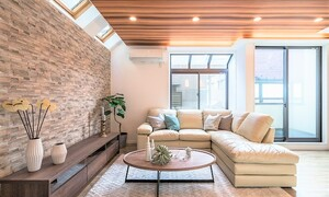 ルーフバルコニー付き３層住宅！光降り注ぐ２階リビング